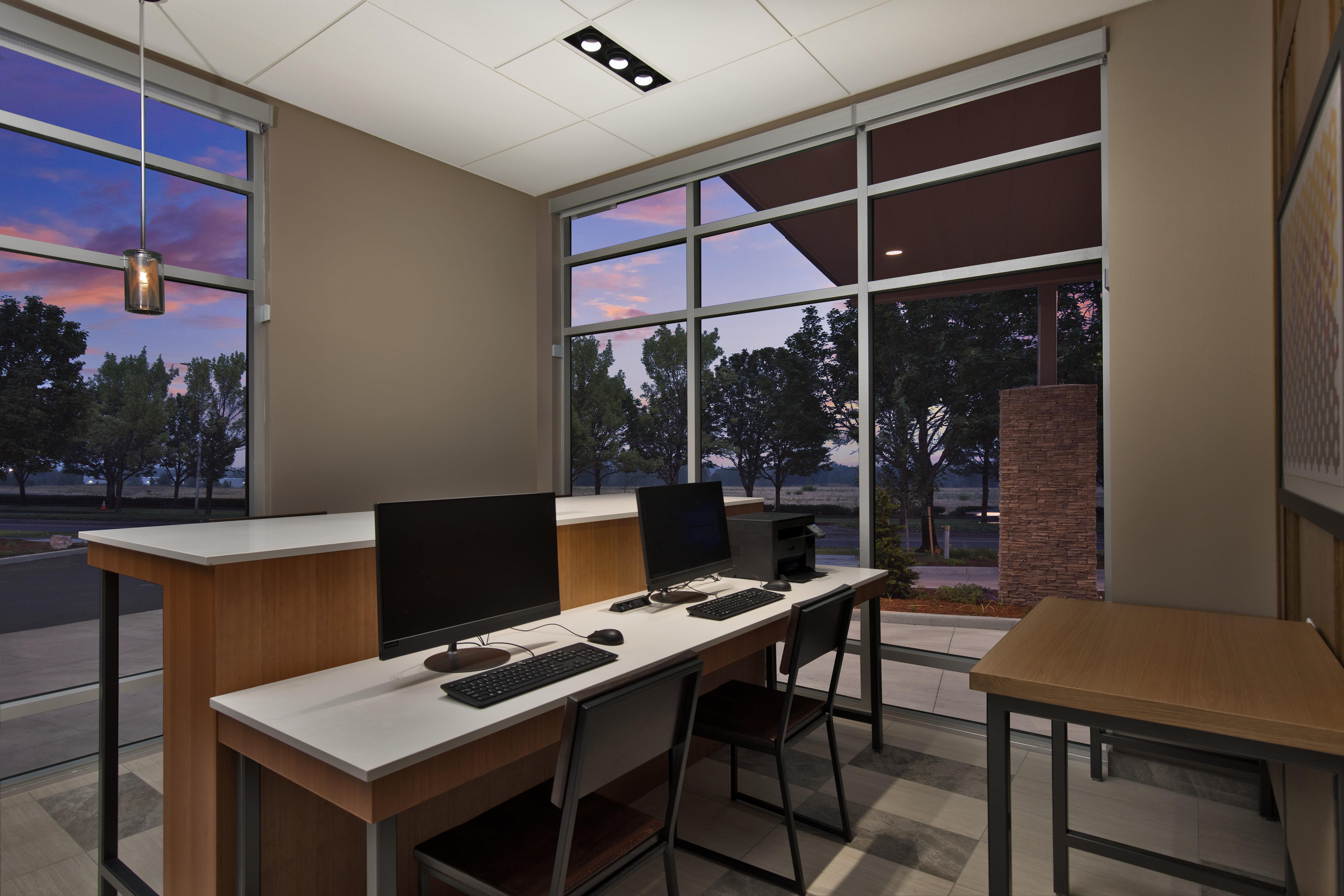 Hotel Express & - Airport - Cascade Stn By Ihg 3*